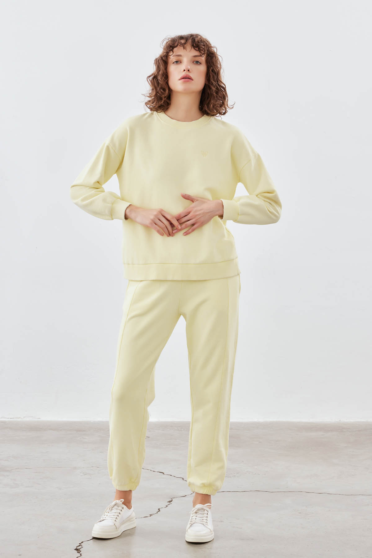Kadın Pamuklu Yıkamalı Üç İplik Uzun Kollu Sweatshirt