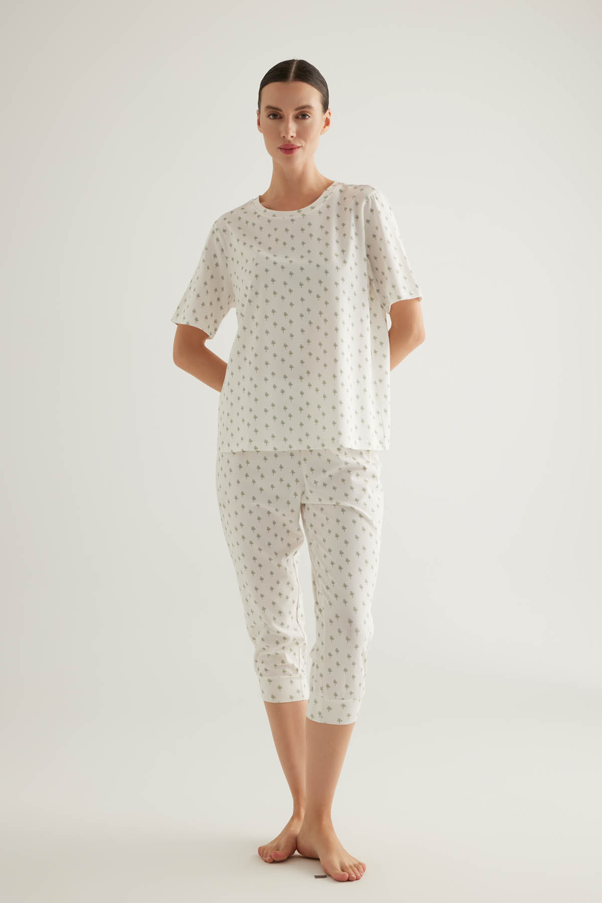Kadın Pamuklu Kısa Kollu Kapri Pijama Takımı