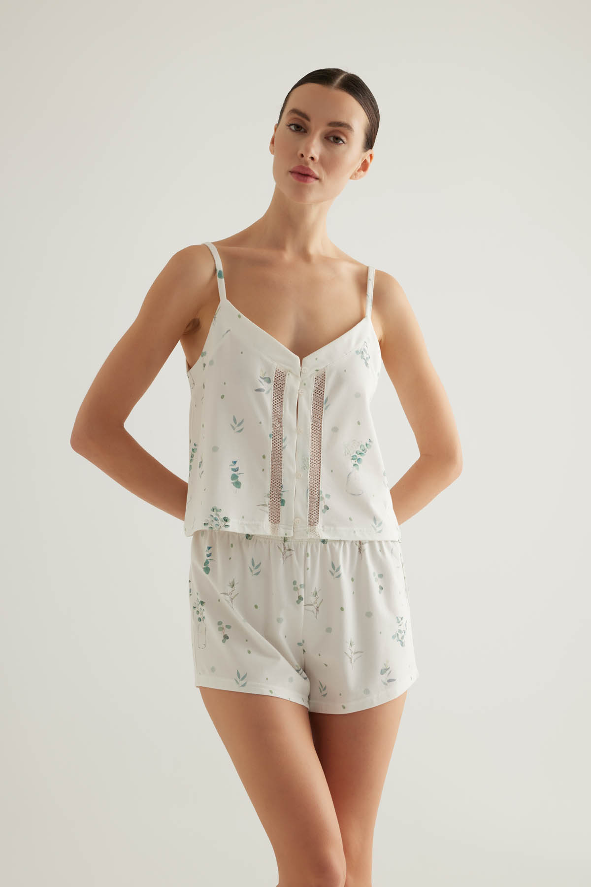Kadın Pamuklu Düğmeli İp Askılı Pijama Üstü