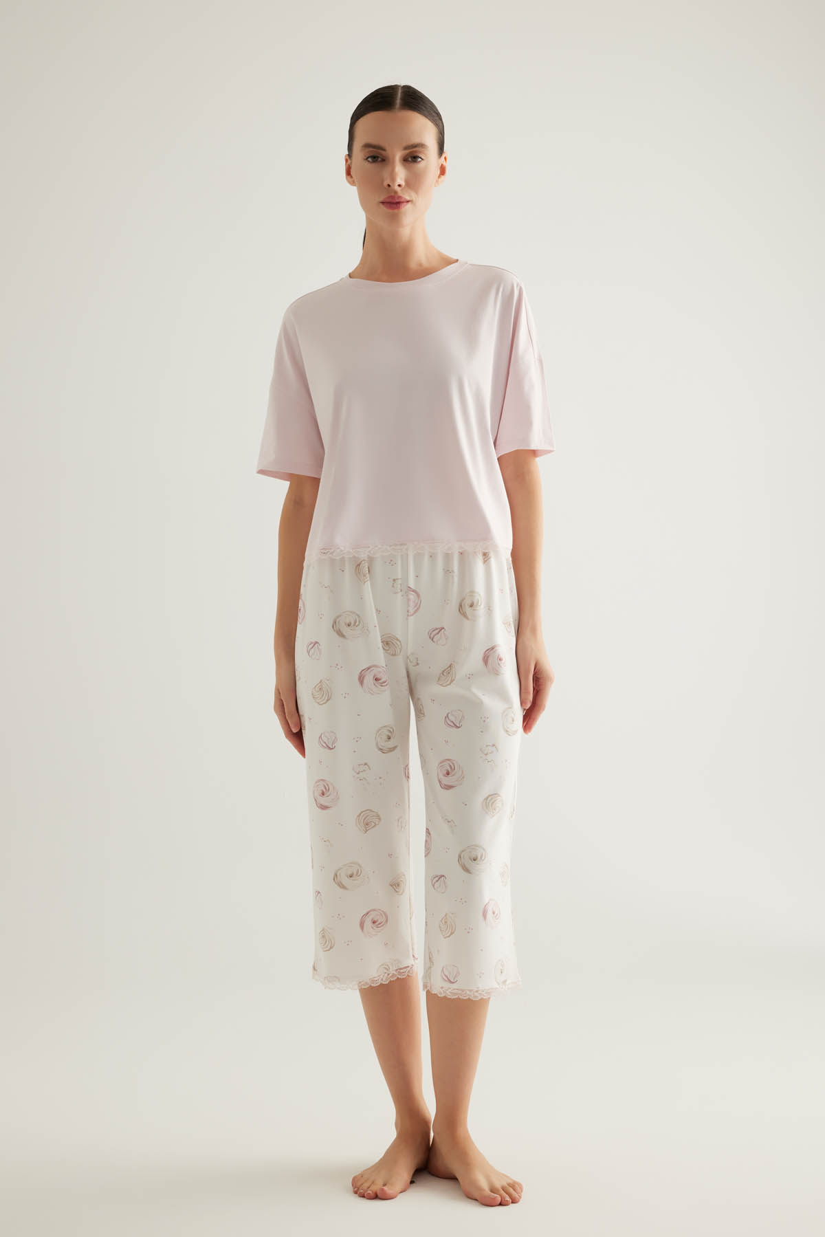 Kadın Pamuklu Kısa Kollu Kapri Pijama Takımı
