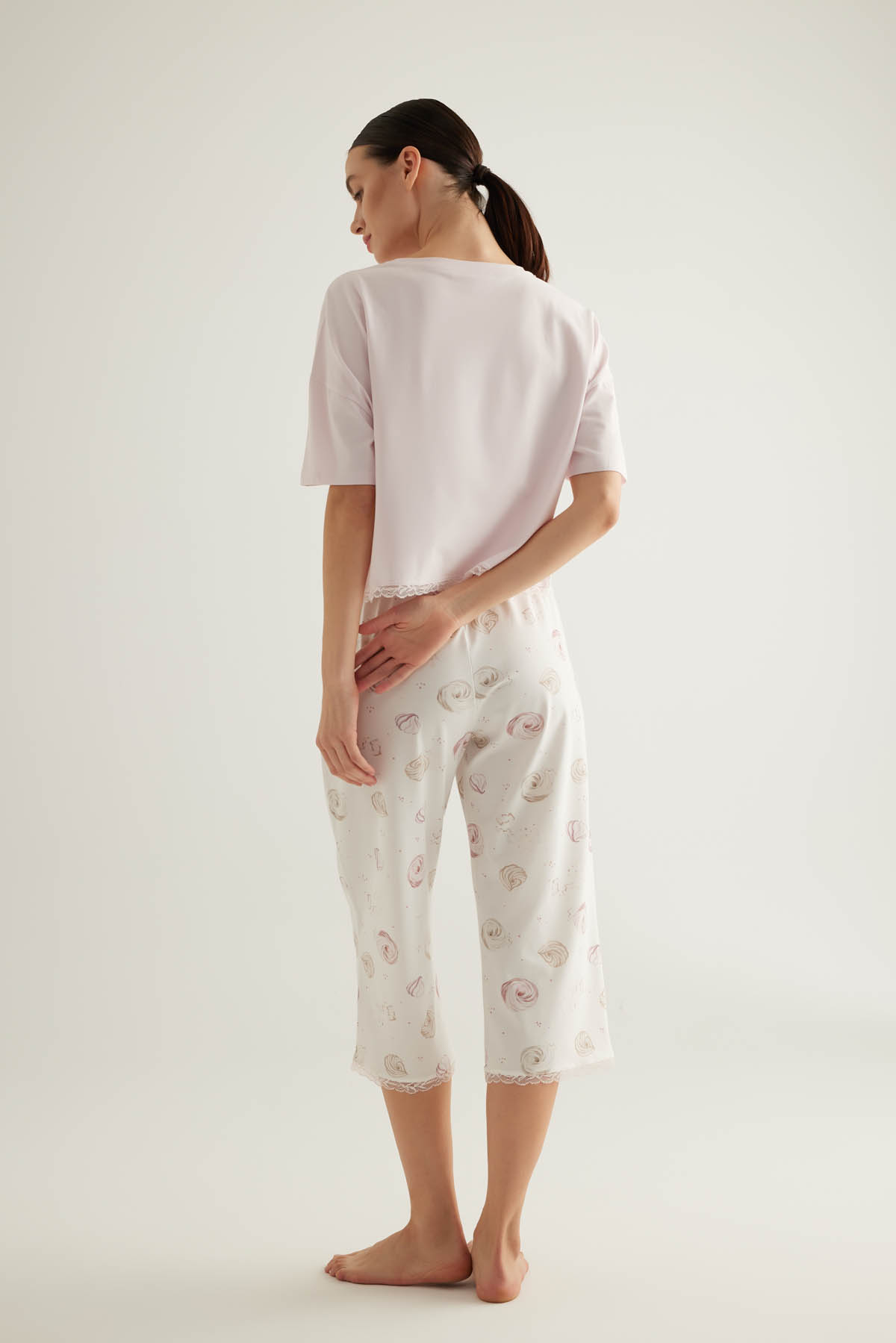 Kadın Pamuklu Kısa Kollu Kapri Pijama Takımı