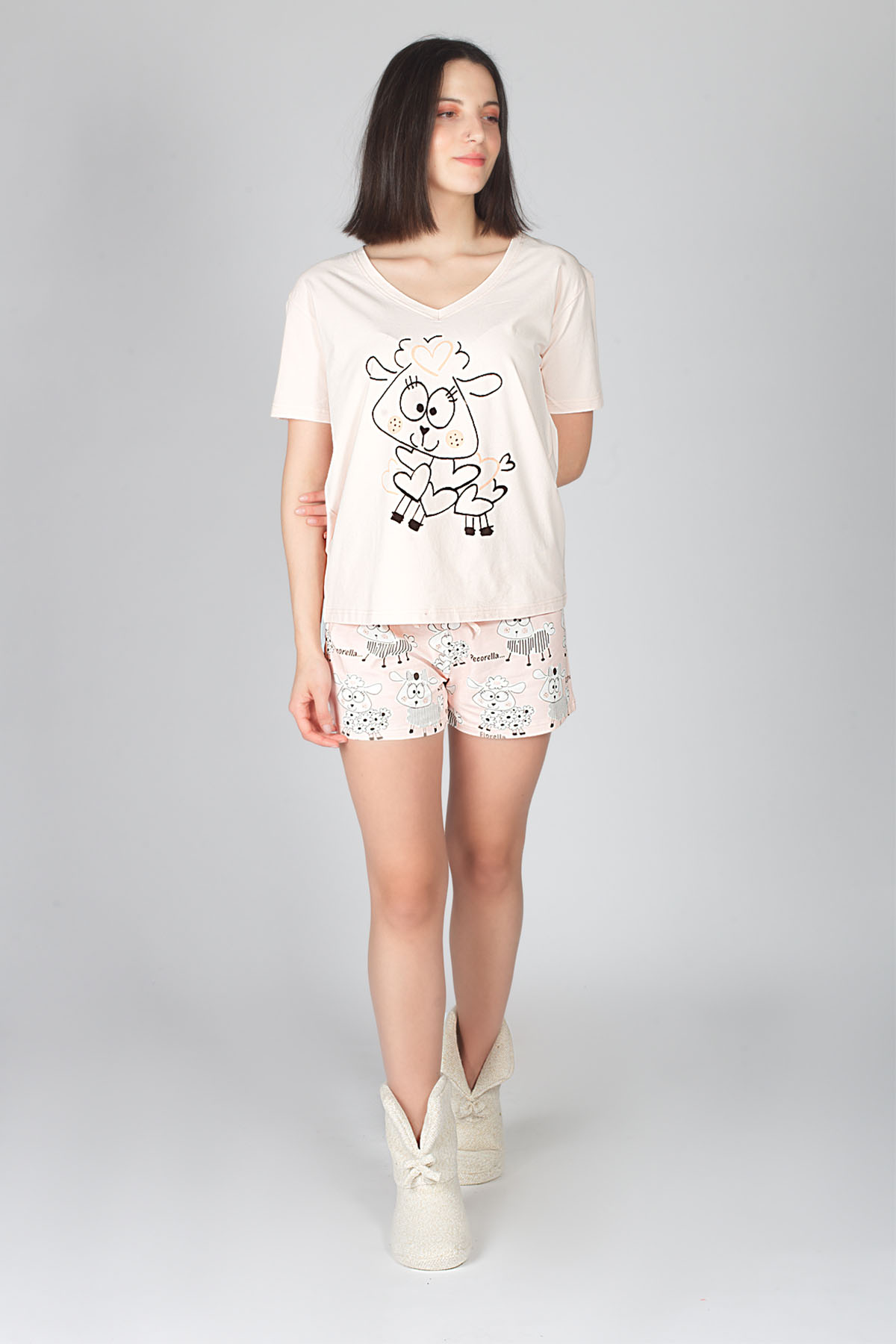 Kadın Kuzu Desenli Şortlu Pijama Takımı