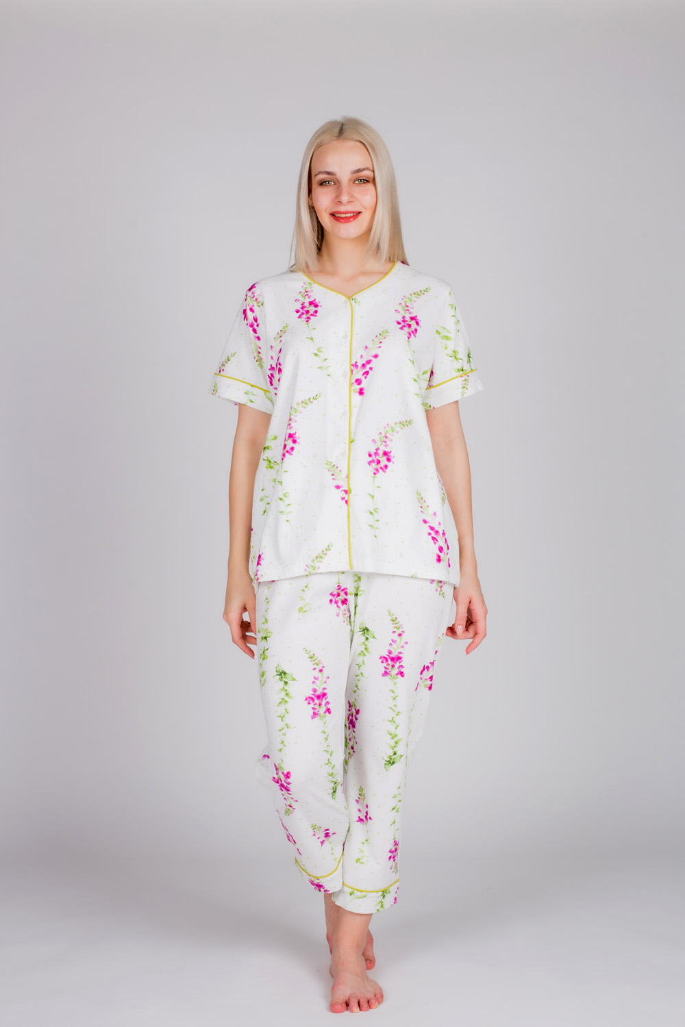 Kadın Düğmeli Kısa Kollu Üstlü Midi Pijama Takımı