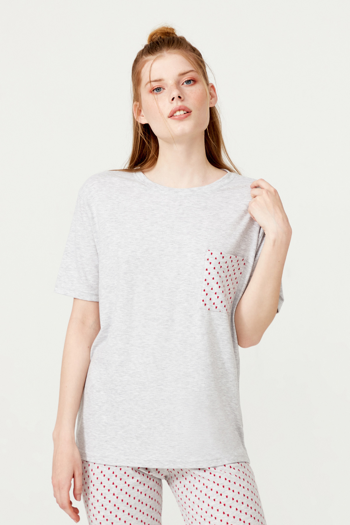Kadın Pamuklu Kısa Kollu Cep Detaylı T-shirt