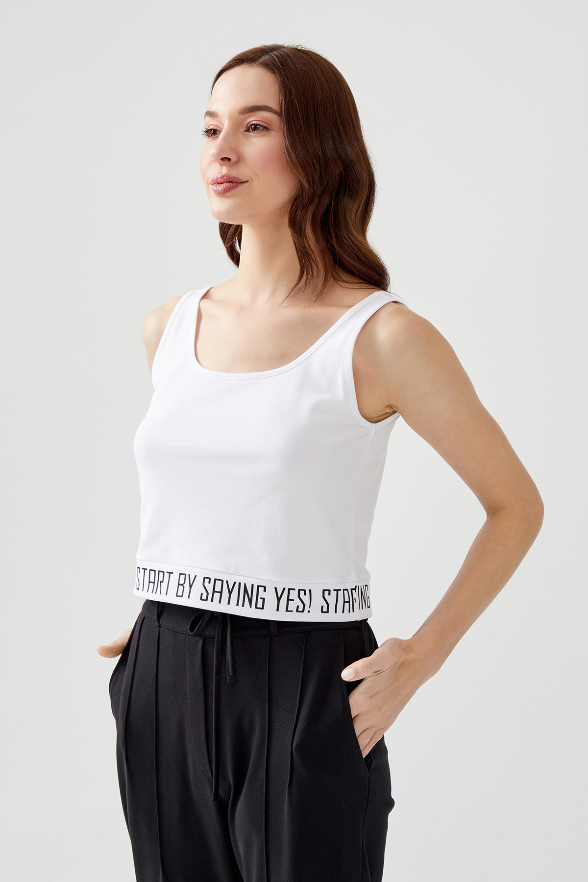 Kadın Belde Baskı Detaylı Kolsuz Kısa T-shirt
