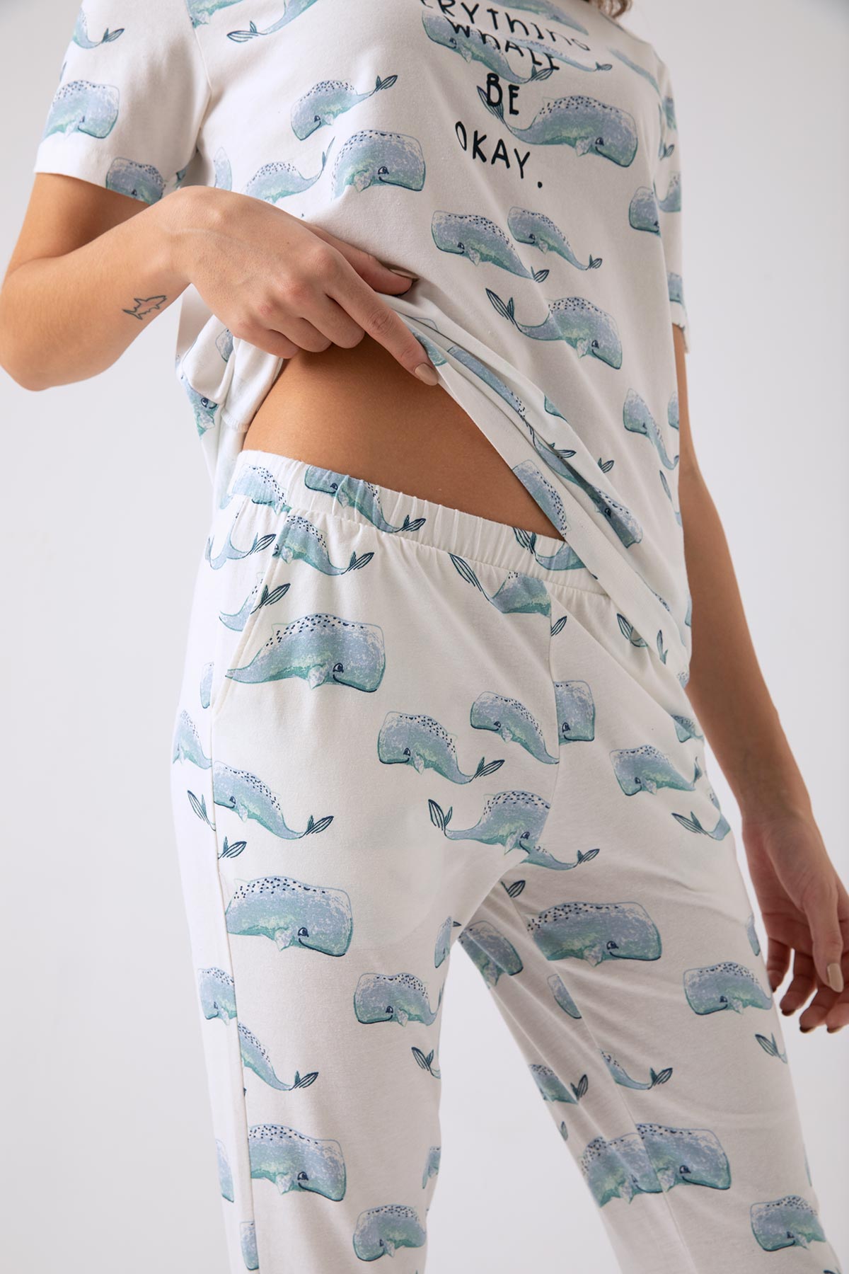 Kadın Balina Baskılı Kısa Kollu Üst Manşetli Alt Pijama Takımı