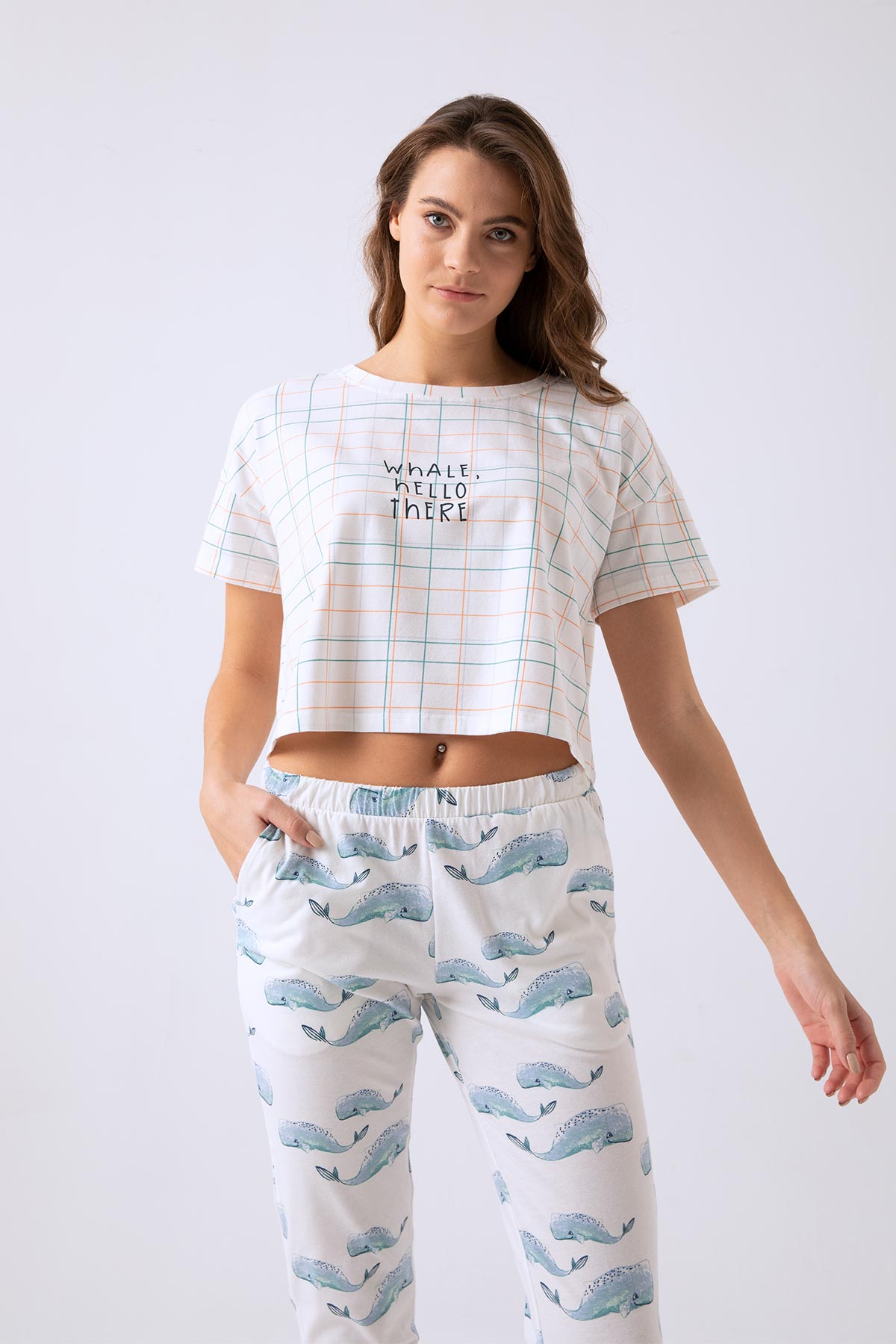 Kadın Crop Üst Manşetli Kapri Pijama Takımı