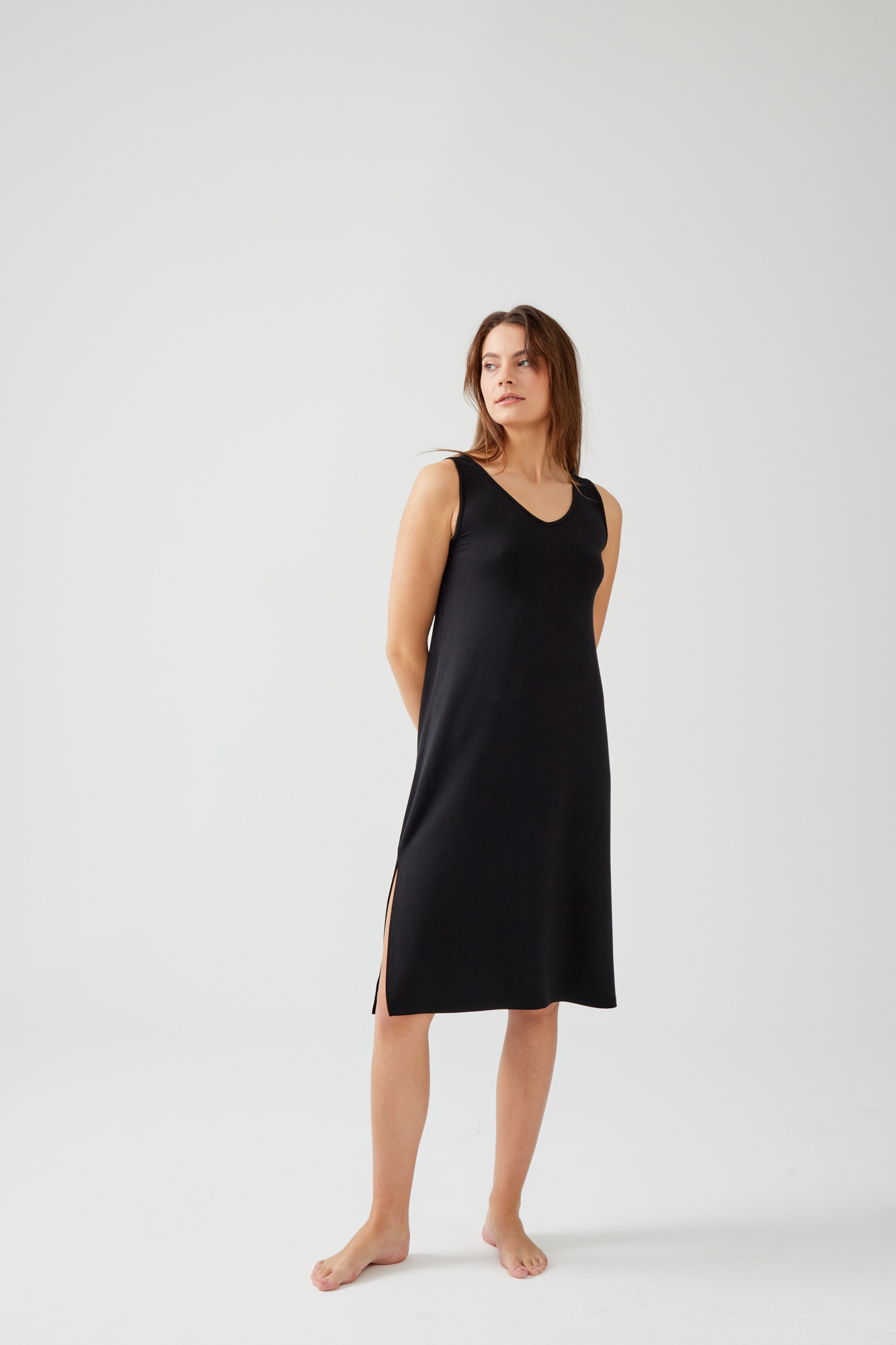 Kadın İki İplik Modal Yırtmaç Detaylı V Yaka Kolsuz Midi Elbise