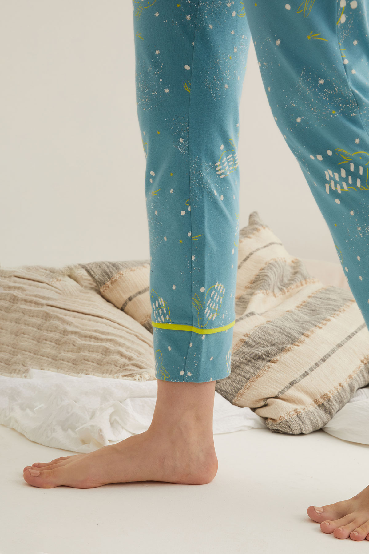 Kadın Pamuklu Tavşan Baskılı Kontrast Biyeli Uzun Pijama Altı