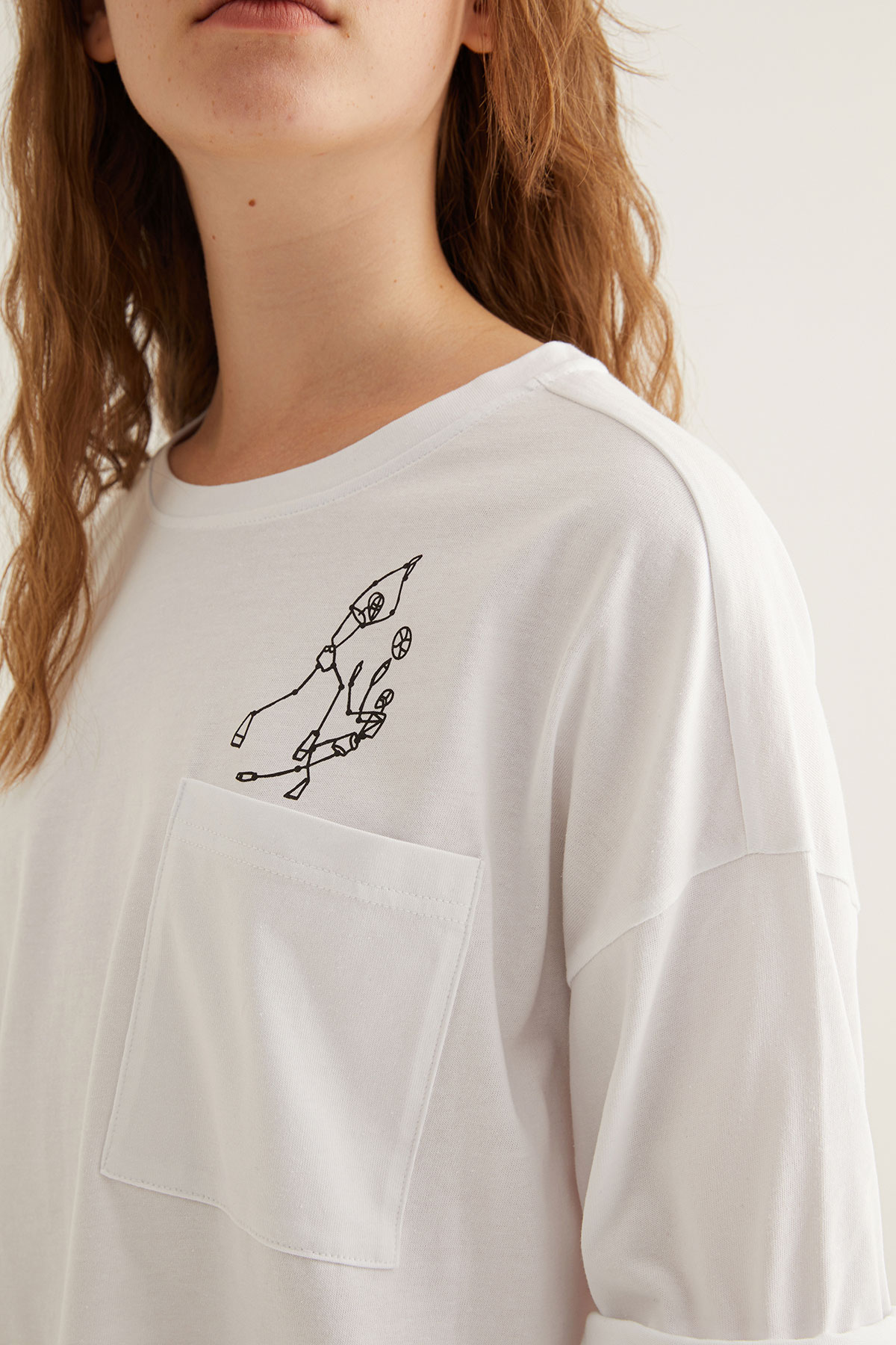 Kadın Pamuklu Cepli Baskı Detaylı Kısa Kollu T-shirt