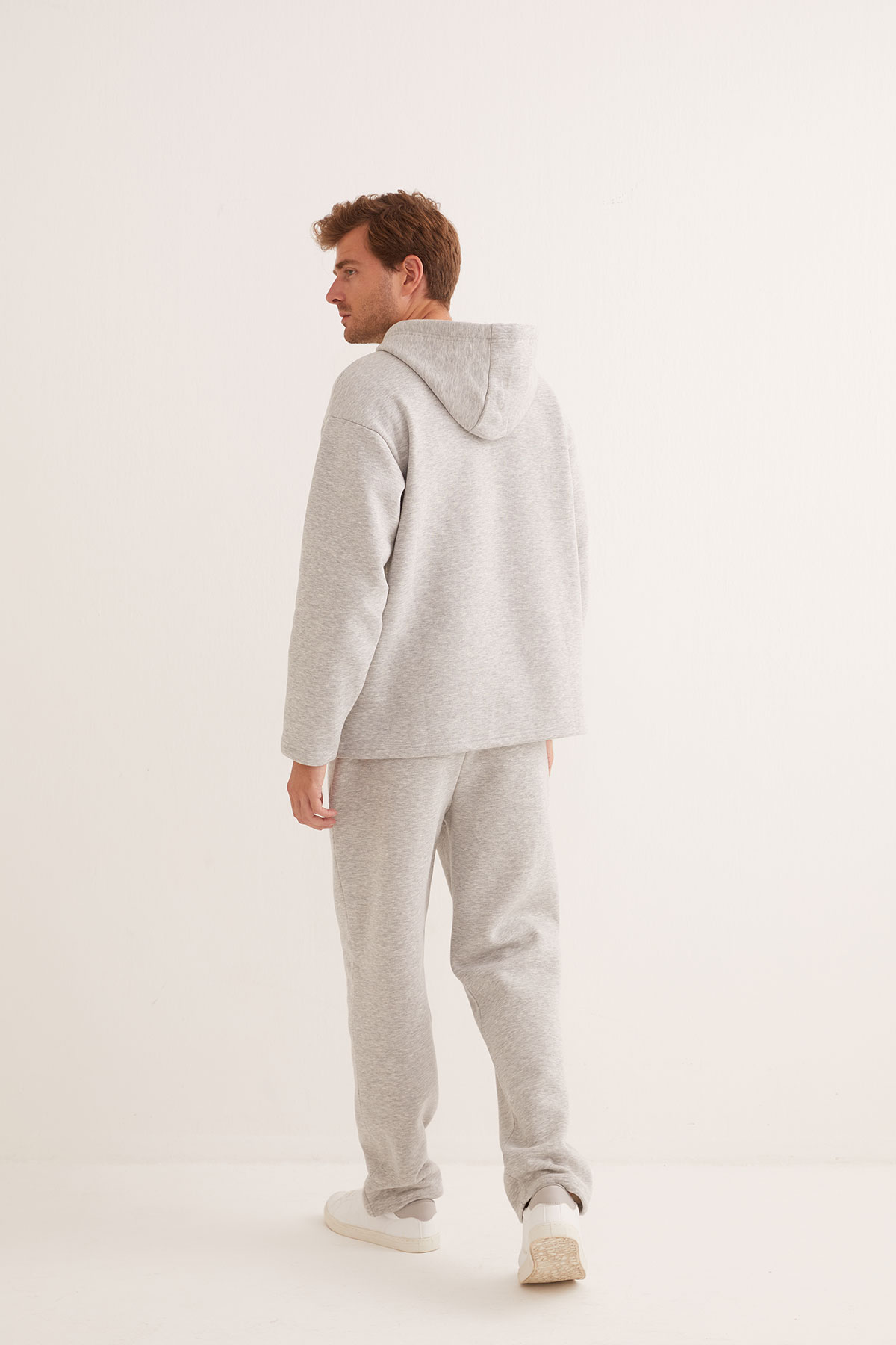 Erkek Pamuklu Üç İplik Şardonlu Nakış Detaylı Sweatshirt