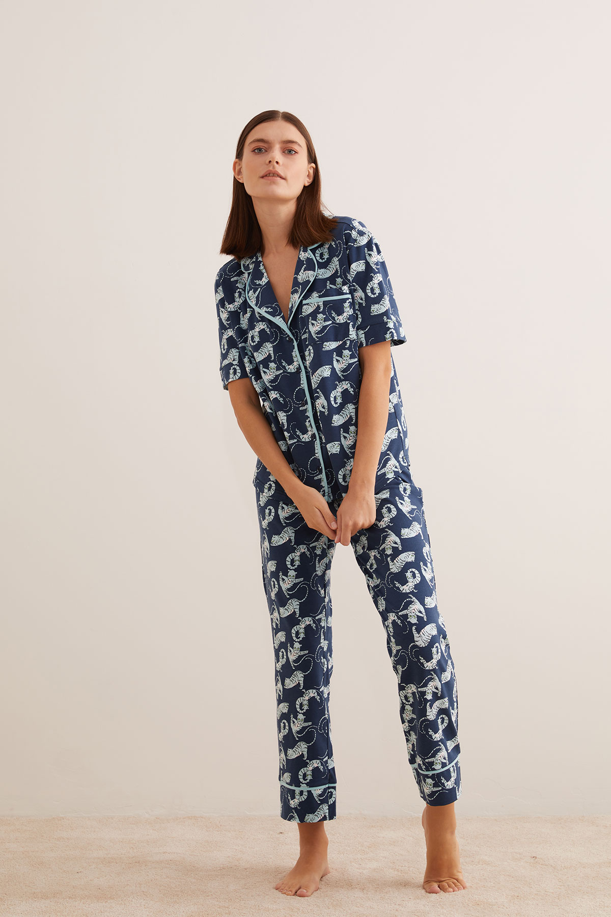 Kadın Pamuklu Kaplan Baskılı Midi Pijama Takımı