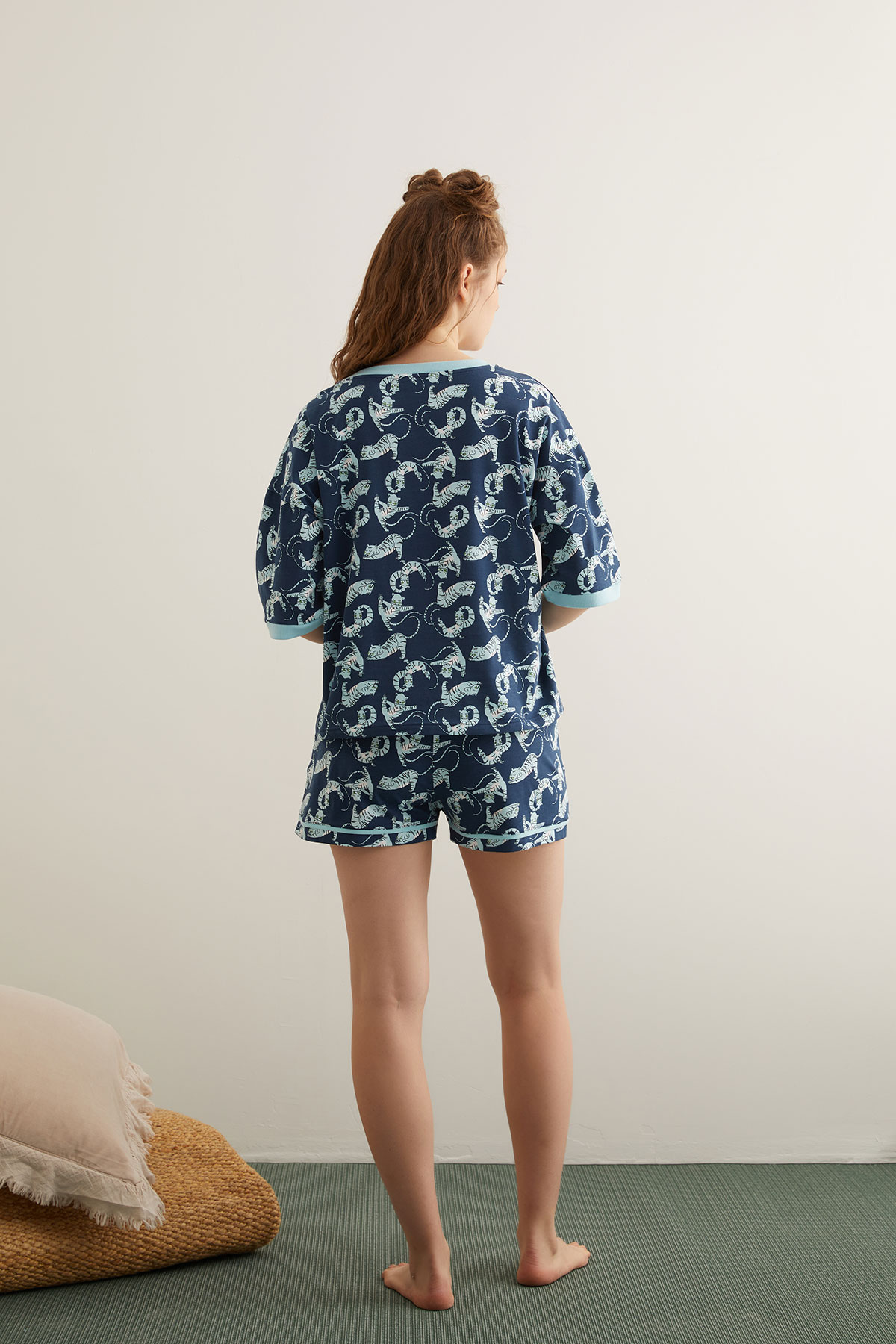 Kadın Pamuklu Kaplan Baskılı Şortlu Pijama Takımı