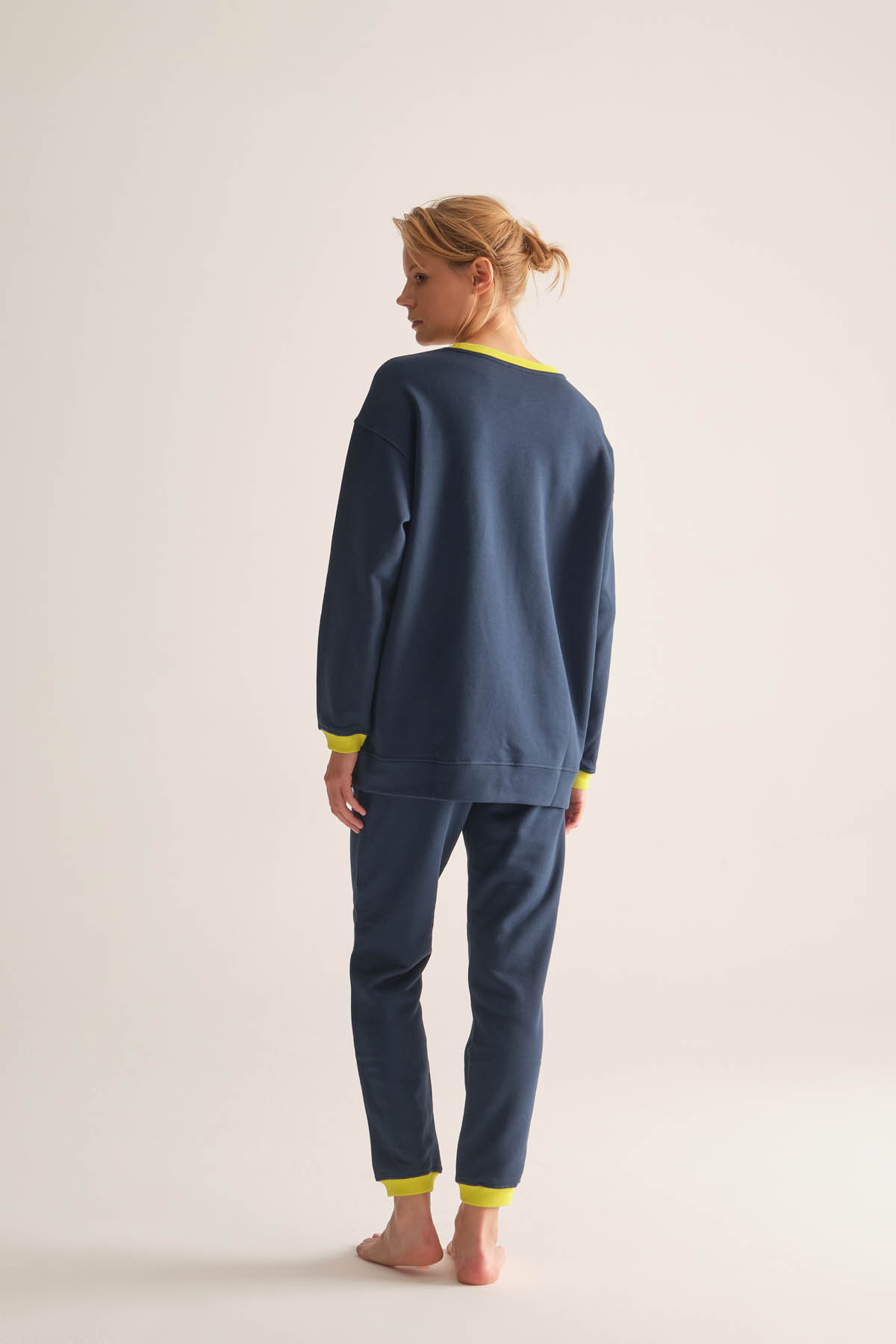 Kadın Pamuklu Üç İplik Kontrast Renk Detaylı Sweatshirt