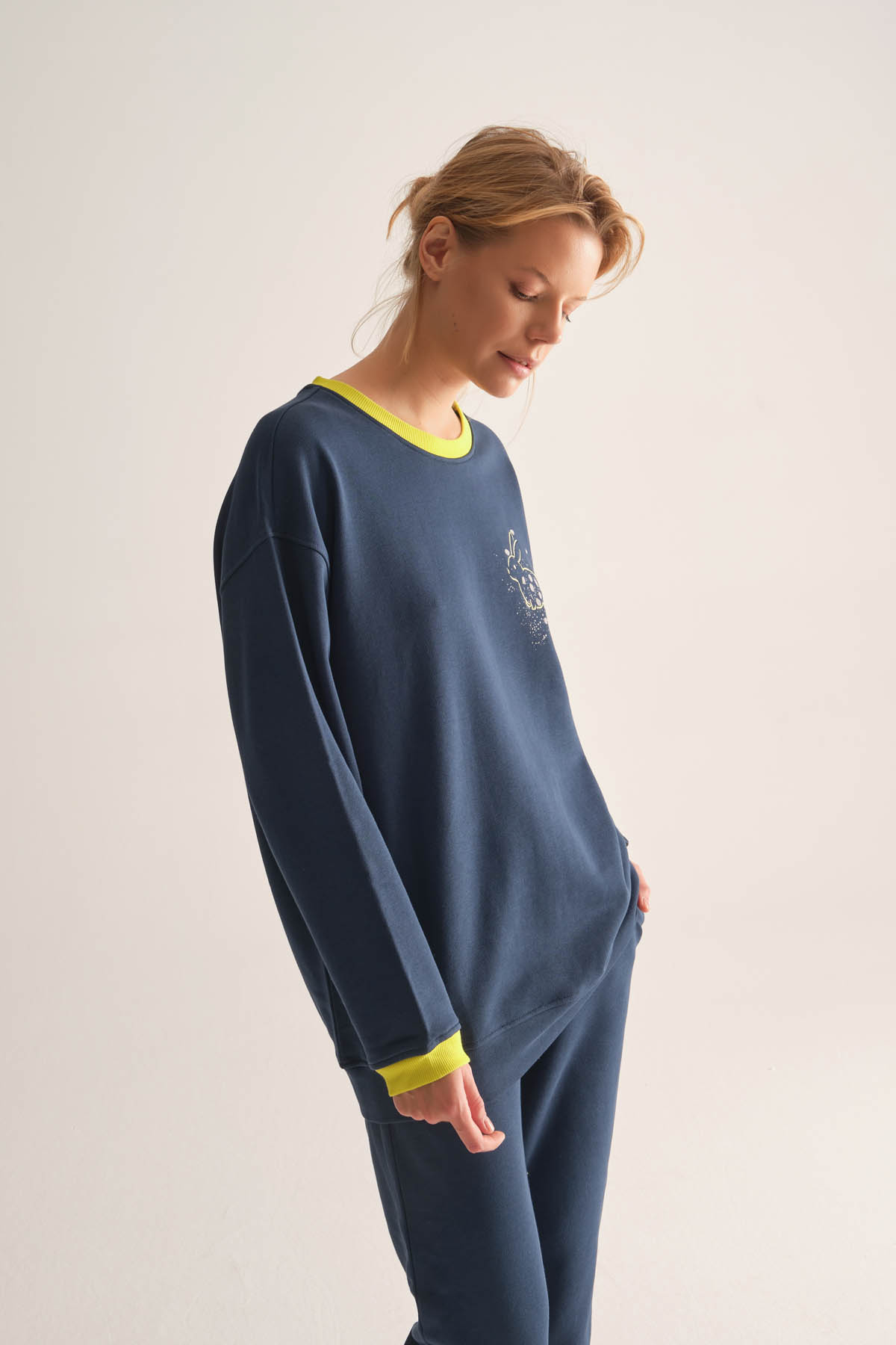 Kadın Pamuklu Üç İplik Kontrast Renk Detaylı Sweatshirt