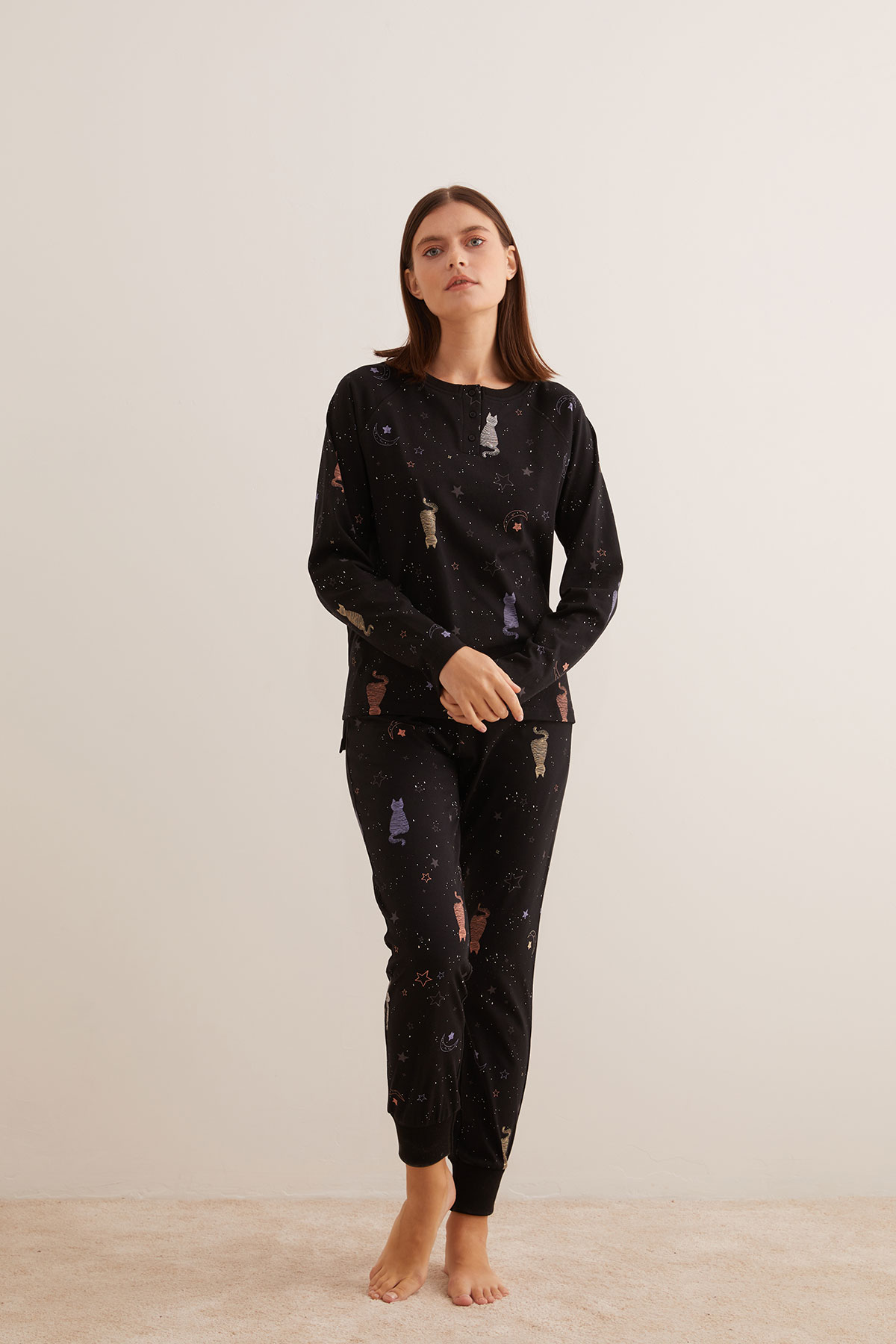 Kadın Pamuklu Patlı Yırtmaç Detaylı Uzun Pijama Takımı
