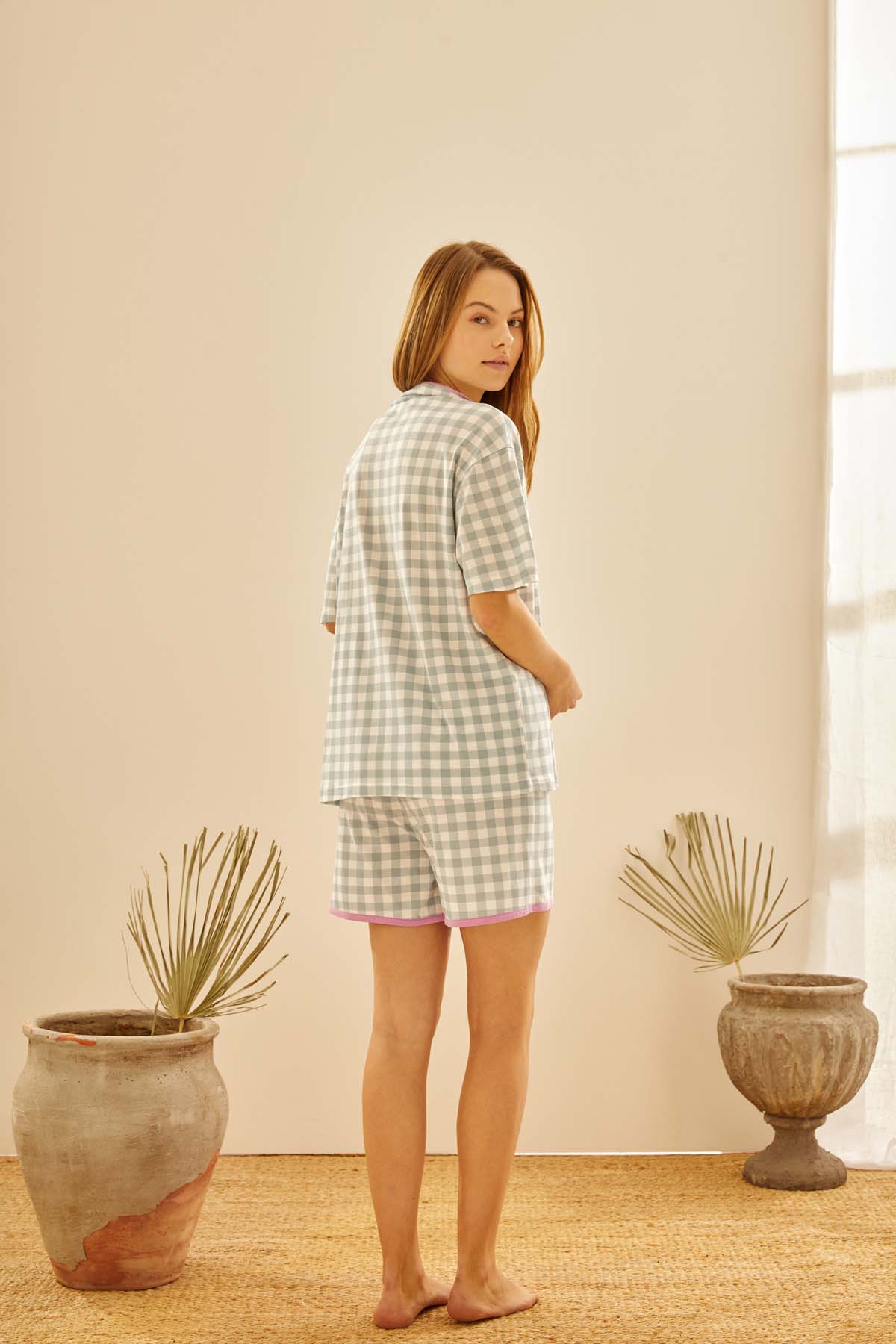 Kadın Pamuklu Gömlek Yakalı Şortlu Pijama Takımı