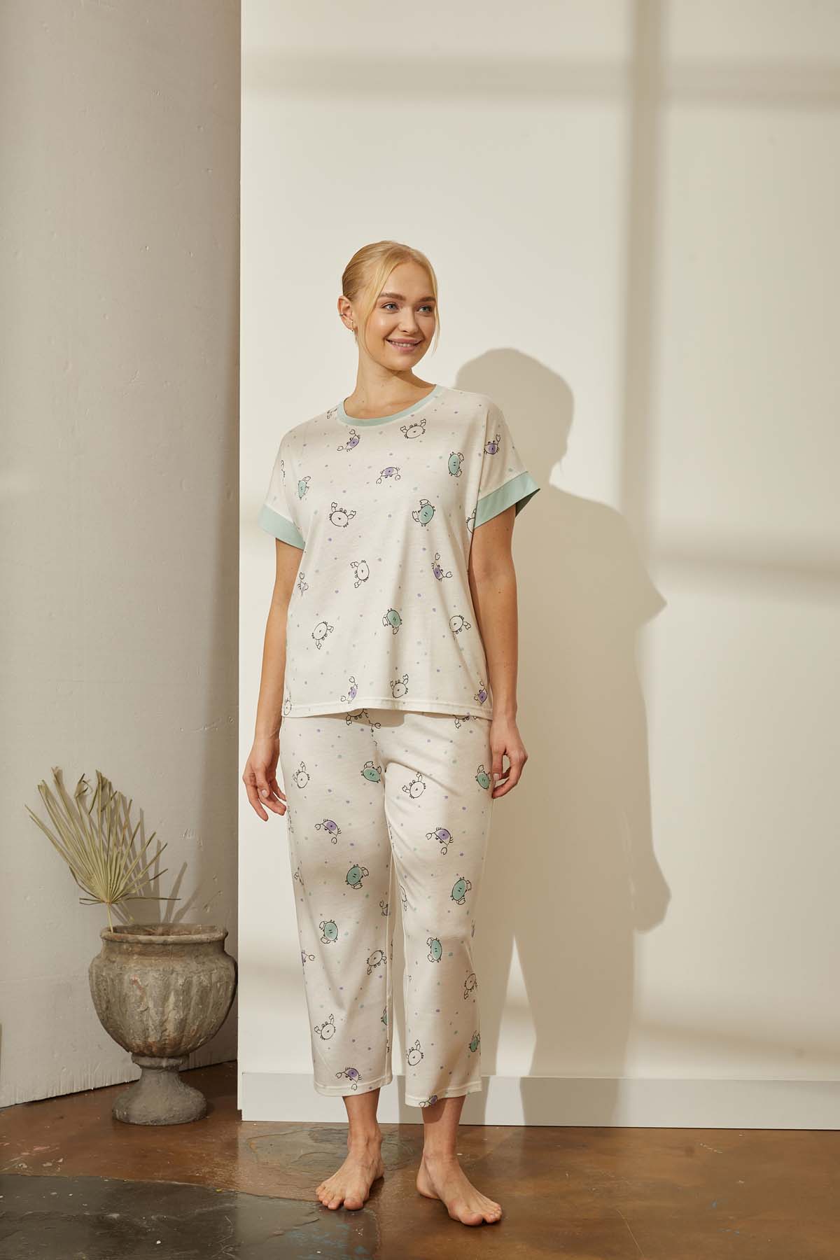 Kadın Pamuklu Büyük Beden Düşük Kollu Midi Pijama Takımı