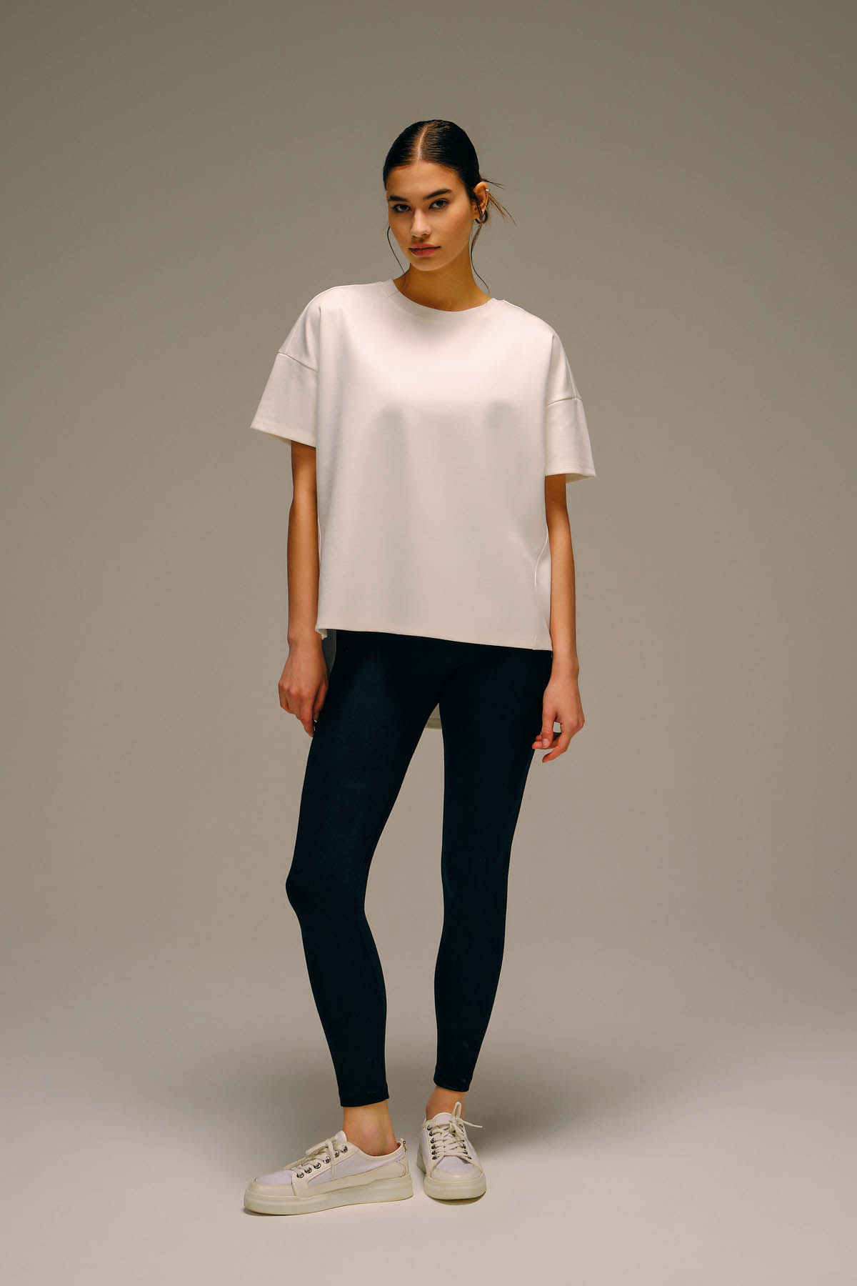 Kadın Viscose Örme Asimetrik Boy Detaylı Kısa Kollu Tshirt