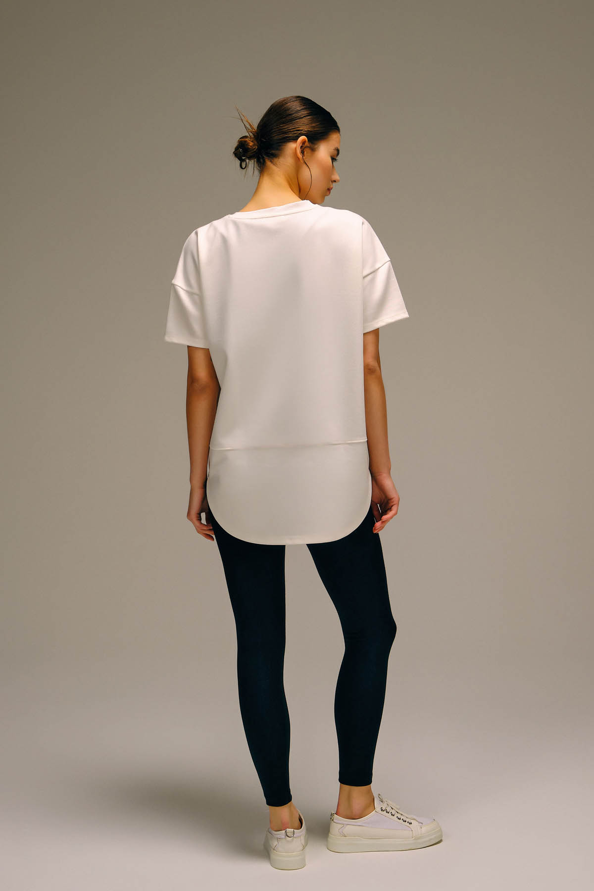 Kadın Viscose Örme Asimetrik Boy Detaylı Kısa Kollu Tshirt