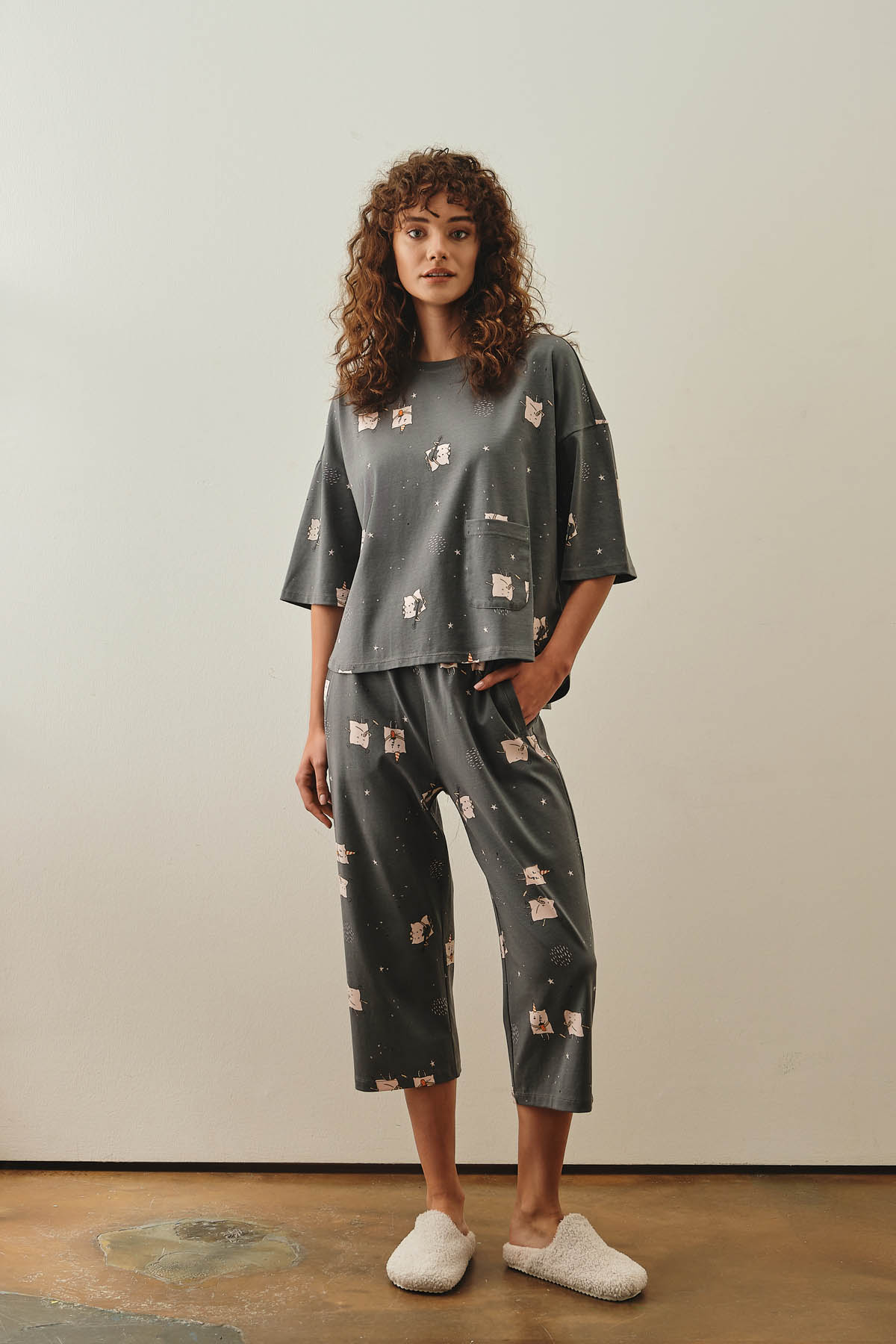 Kadın Pamuklu Kısa Kollu Kapri Pijama Takımı