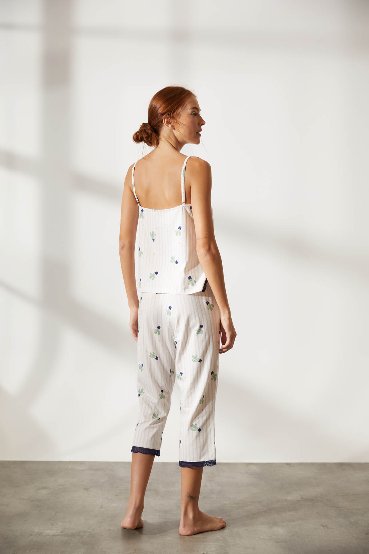 Kadın Pamuklu Dantelli İp Askılı Pijama Üstü