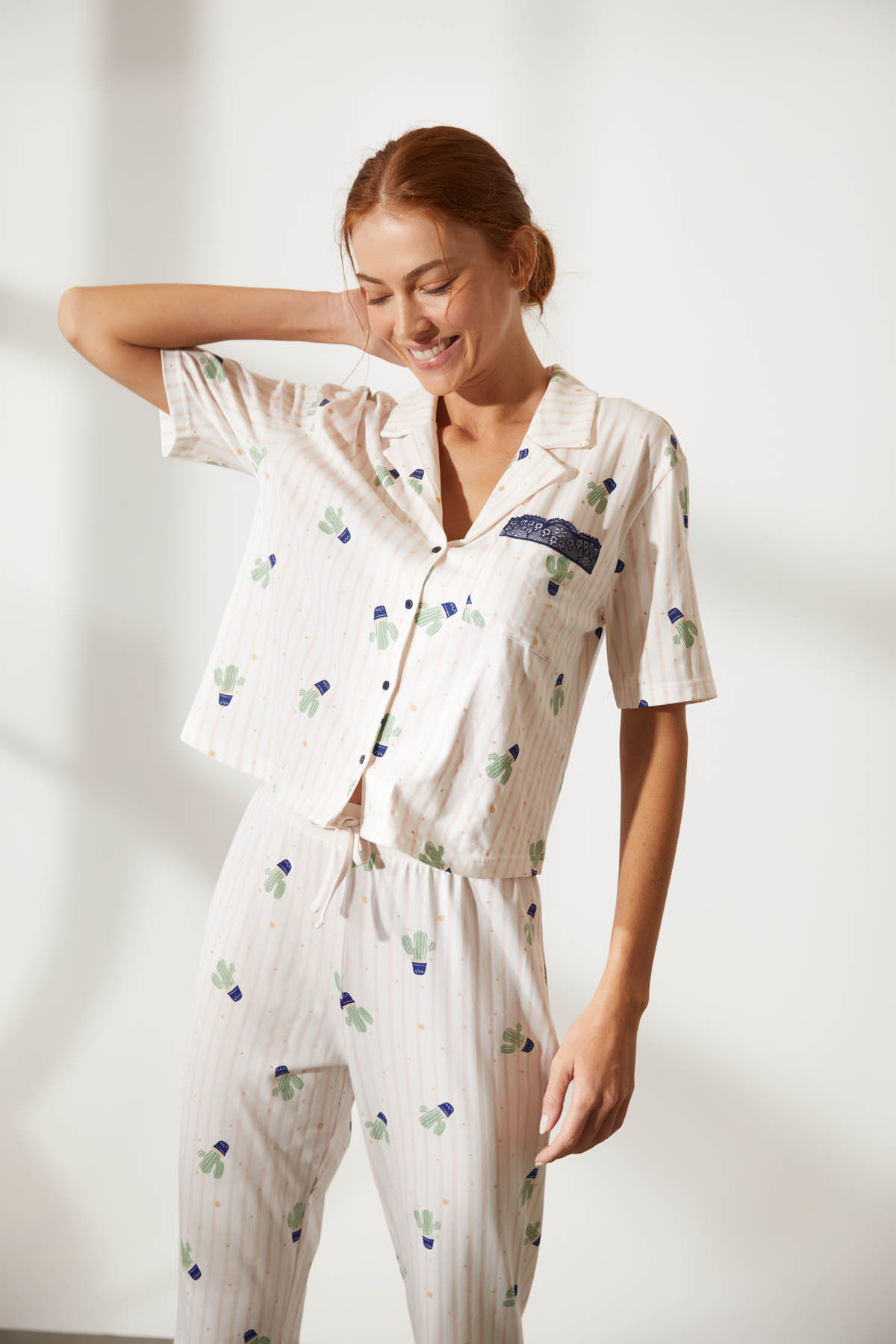 Kadın Pamuklu Dantel Detaylı Gömlek Yaka Pijama Üstü