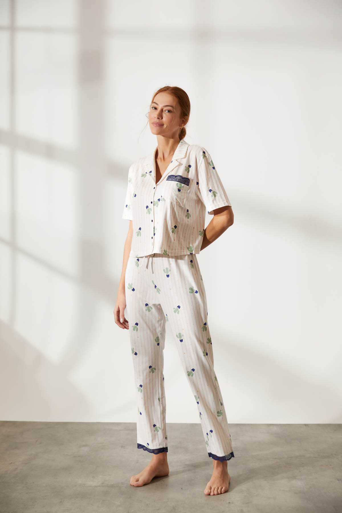 Kadın Pamuklu Dantel Detaylı Gömlek Yaka Uzun Pijama Takımı