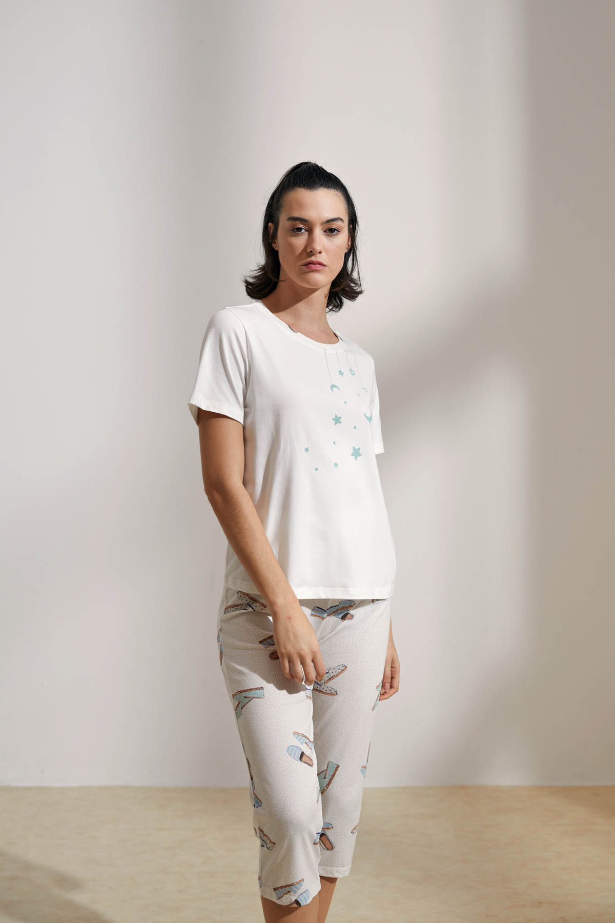 Kadın Pamuklu Kısa Kollu Kapri Pijama Takımı