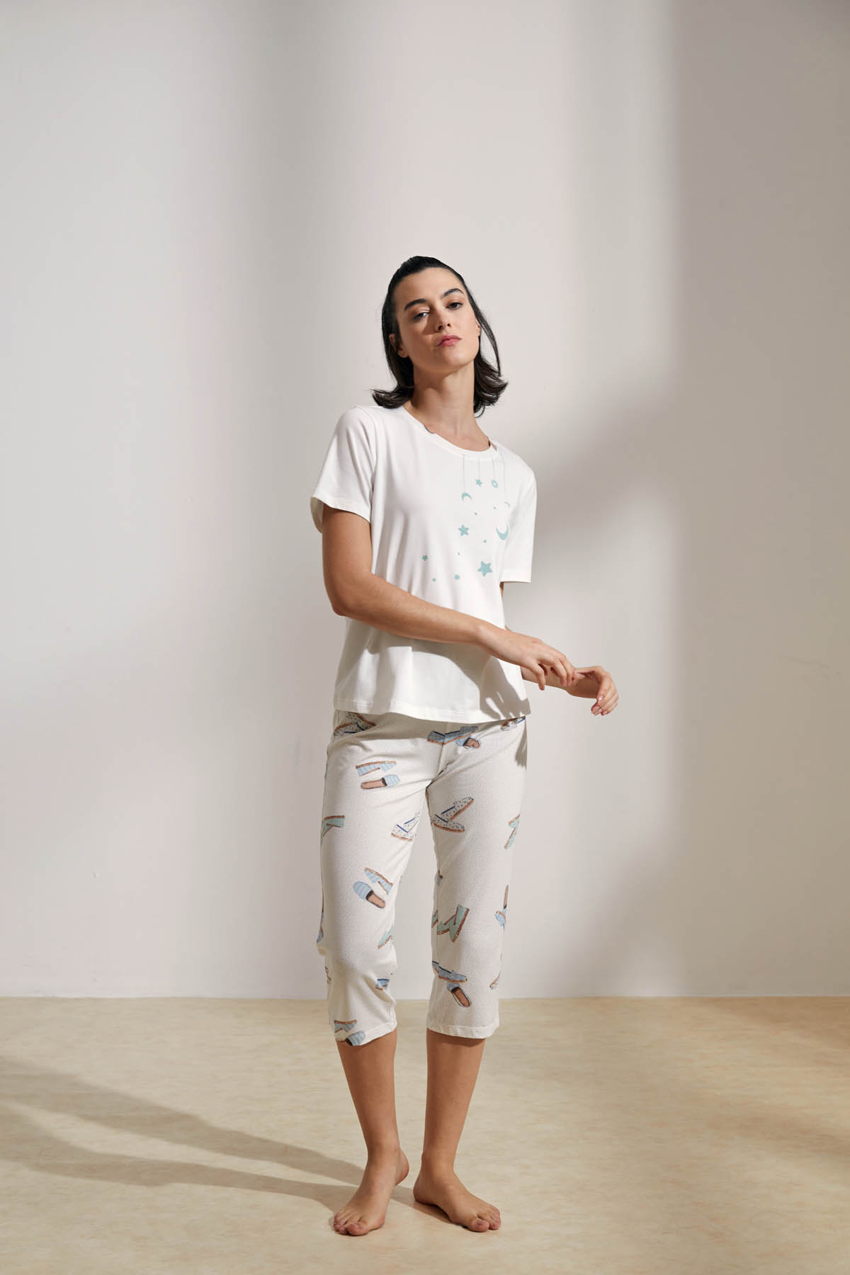Kadın Pamuklu Kısa Kollu Kapri Pijama Takımı