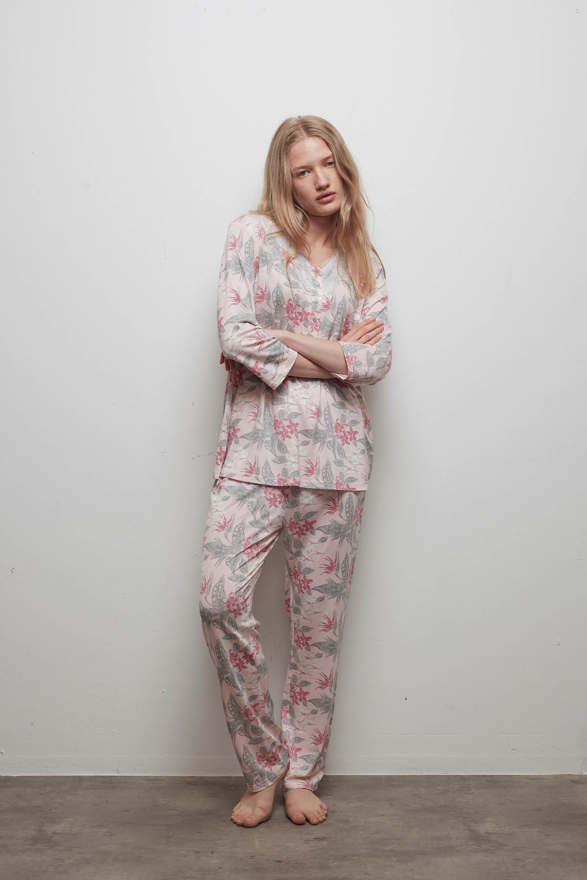 Kadın Pamuklu Kısa Kollu Uzun Pijama Takımı