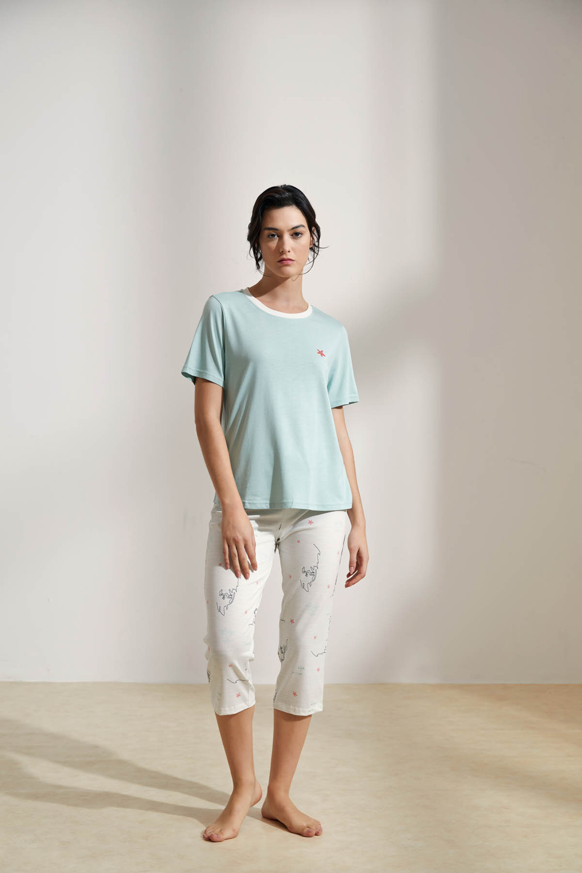 Kadın Pamuklu Kısa Kollu Kapri Pijama Takımı