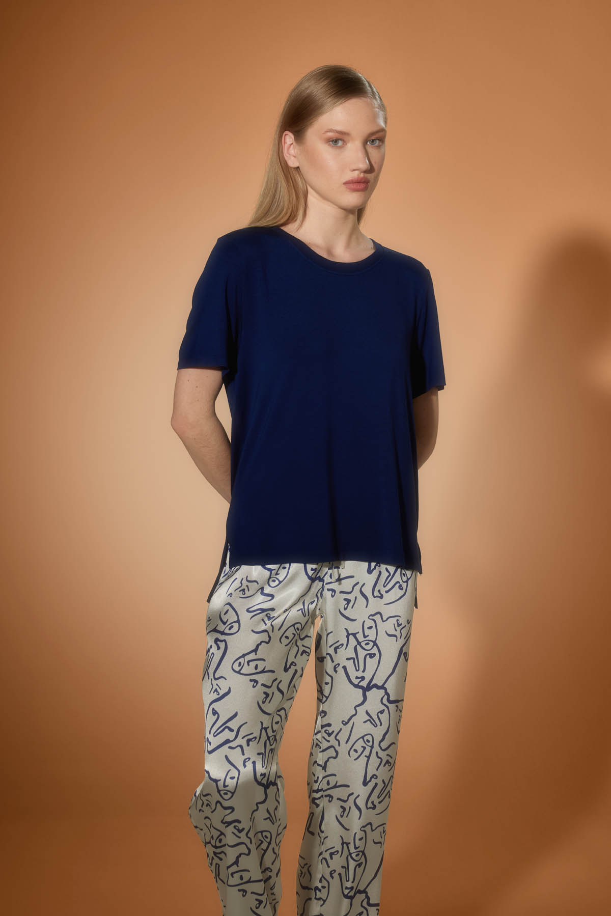Kadın Modal Yırtmaç Detaylı Kısa Kollu T-shirt