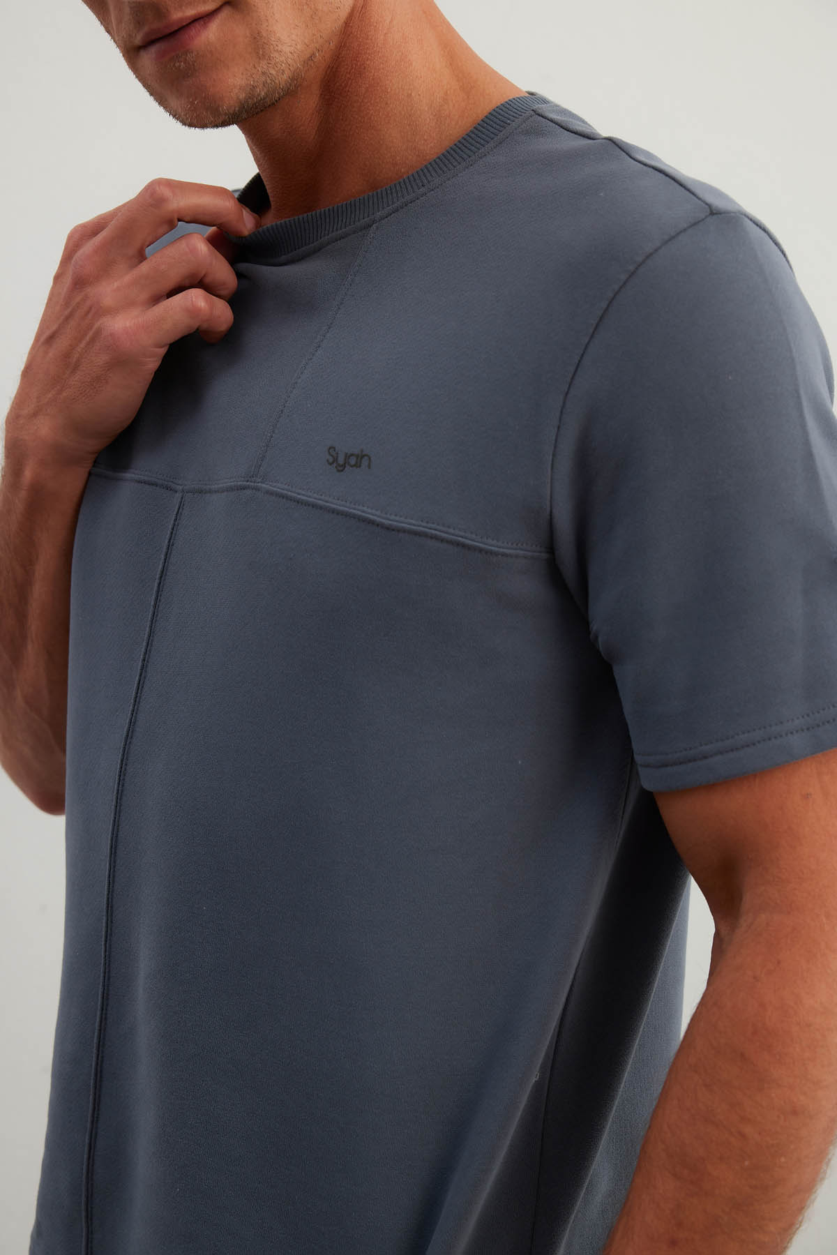 Erkek Pamuklu Kesik Detaylı Kısa Kollu T-shirt
